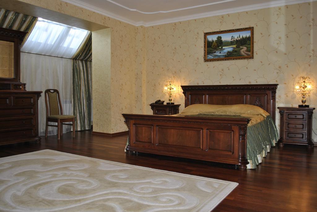 Olymp Hotel Ужгород Екстериор снимка