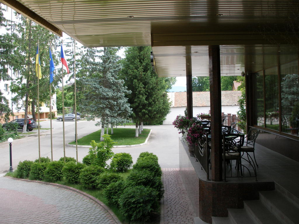 Olymp Hotel Ужгород Екстериор снимка