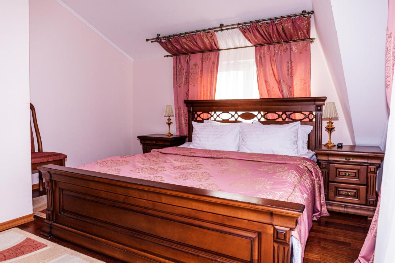 Olymp Hotel Ужгород Екстериор снимка