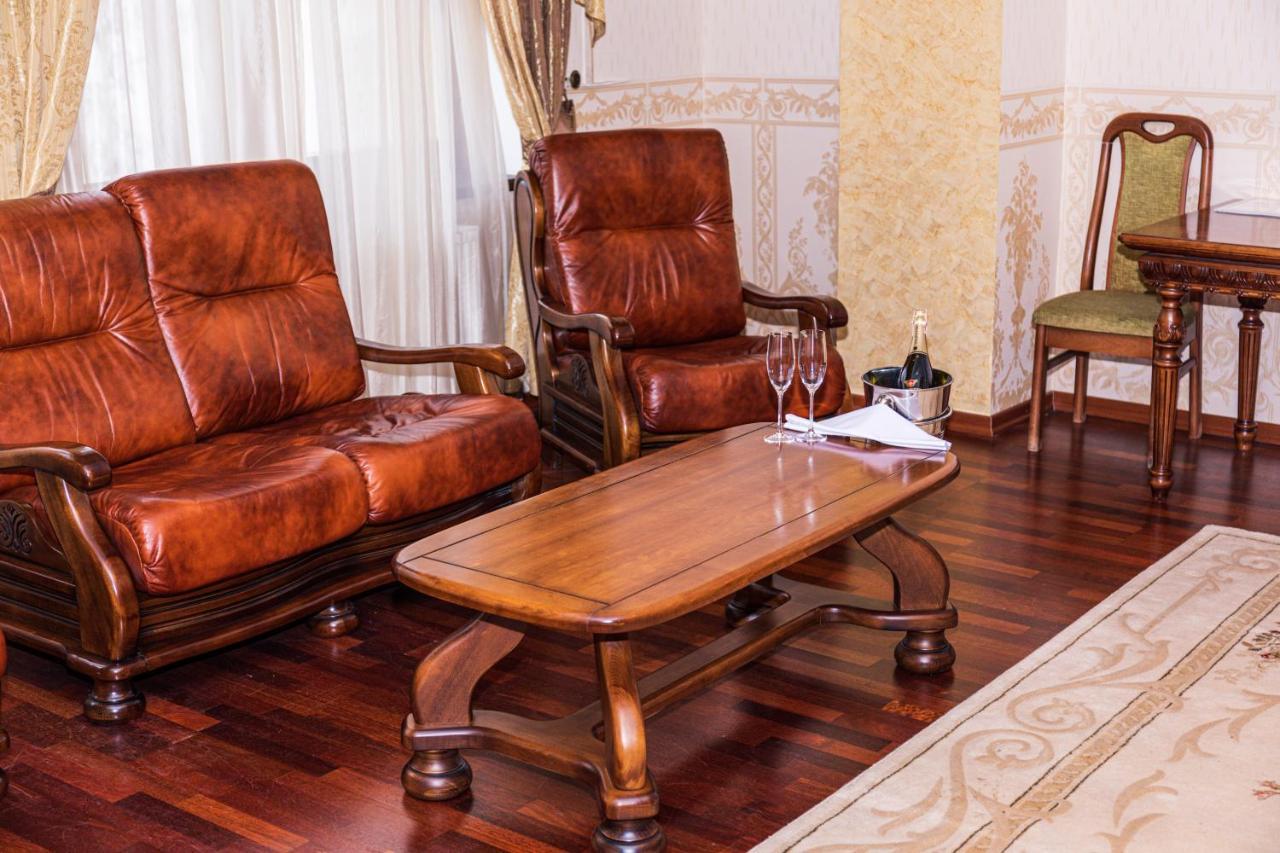 Olymp Hotel Ужгород Екстериор снимка