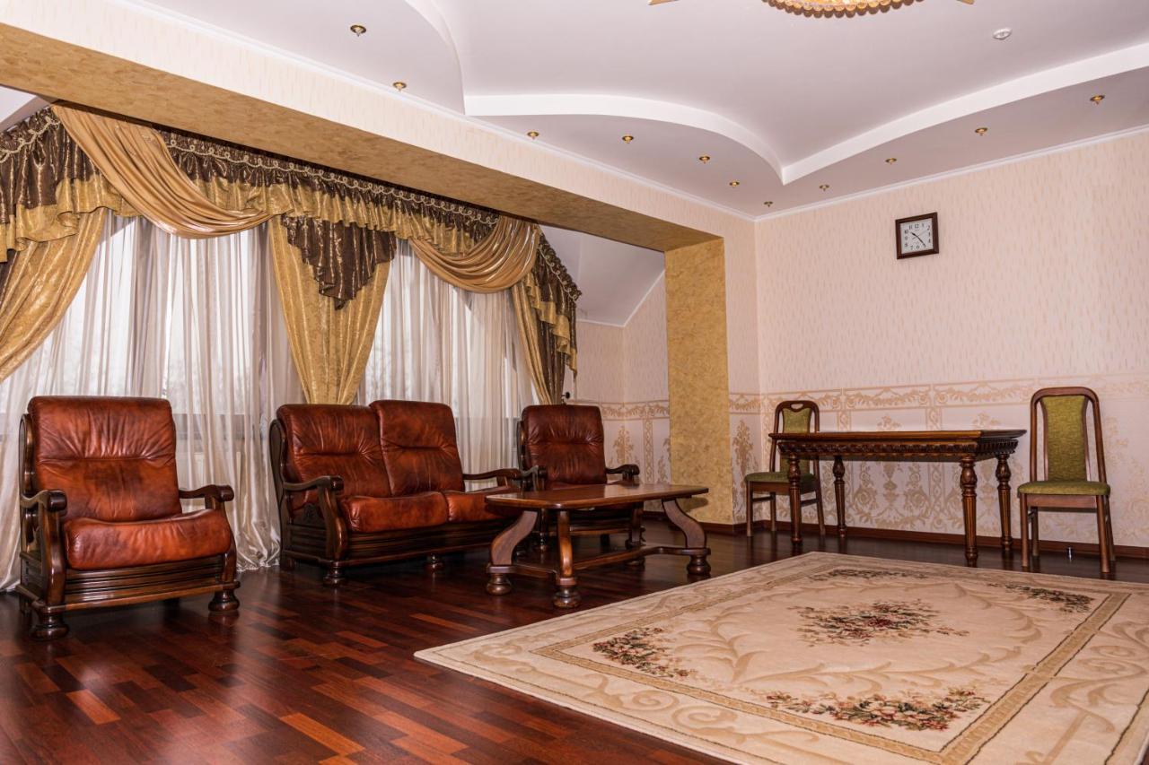 Olymp Hotel Ужгород Екстериор снимка