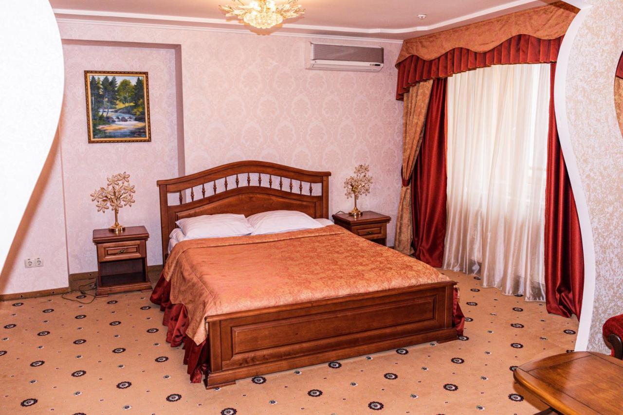 Olymp Hotel Ужгород Екстериор снимка