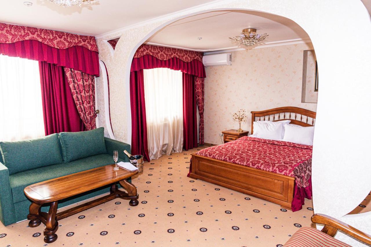 Olymp Hotel Ужгород Екстериор снимка