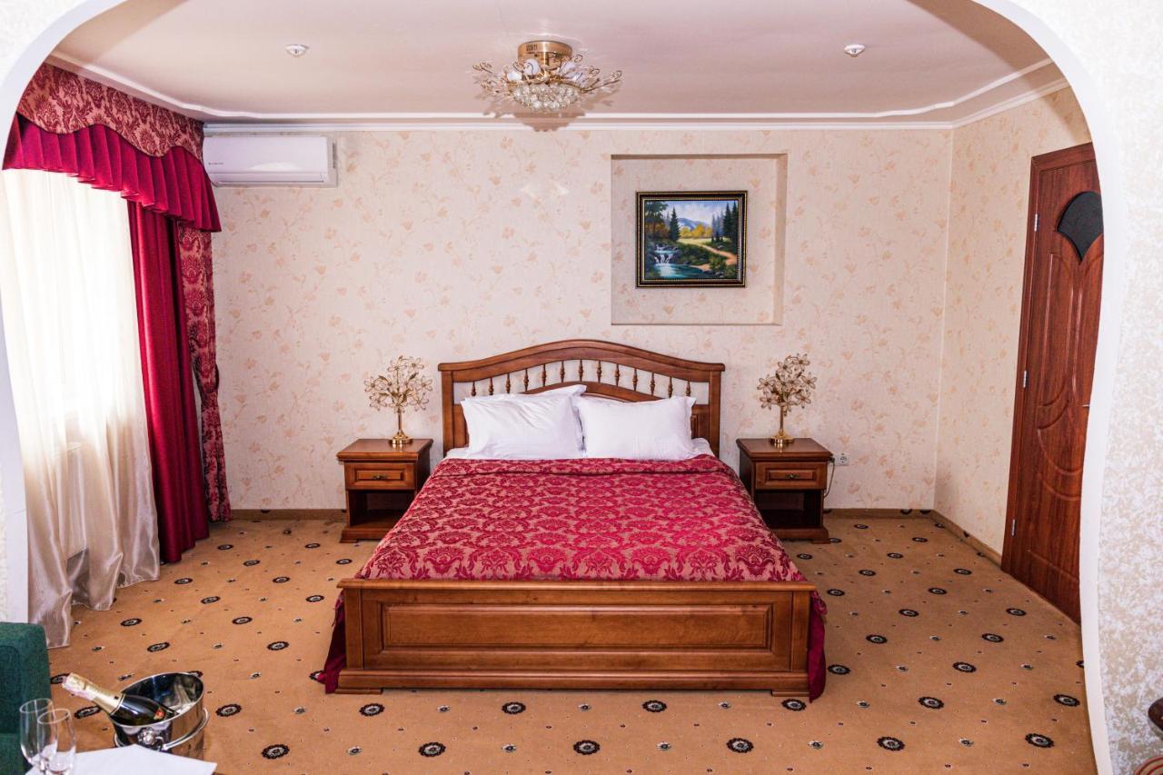 Olymp Hotel Ужгород Екстериор снимка