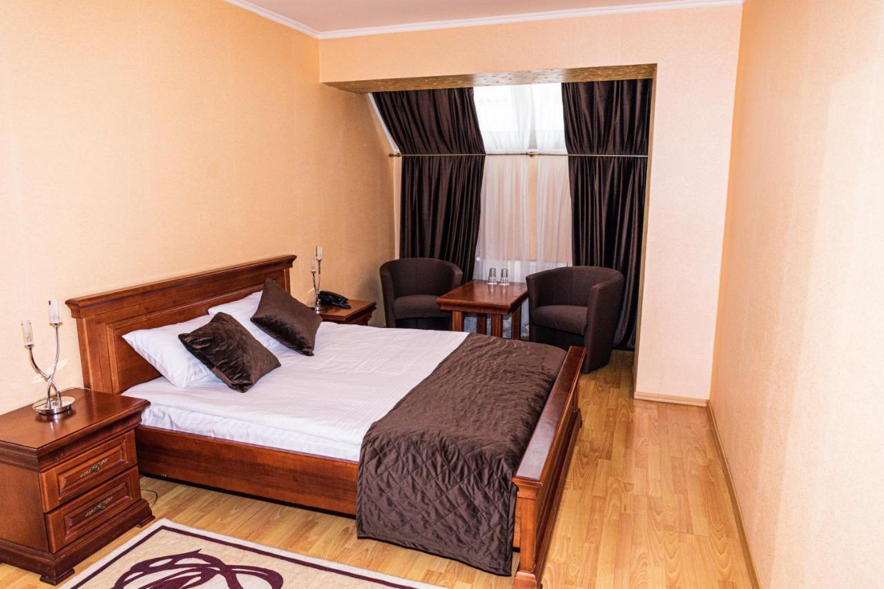 Olymp Hotel Ужгород Екстериор снимка